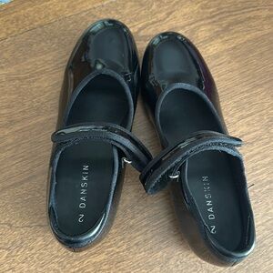 Danskin girls tap shoes
